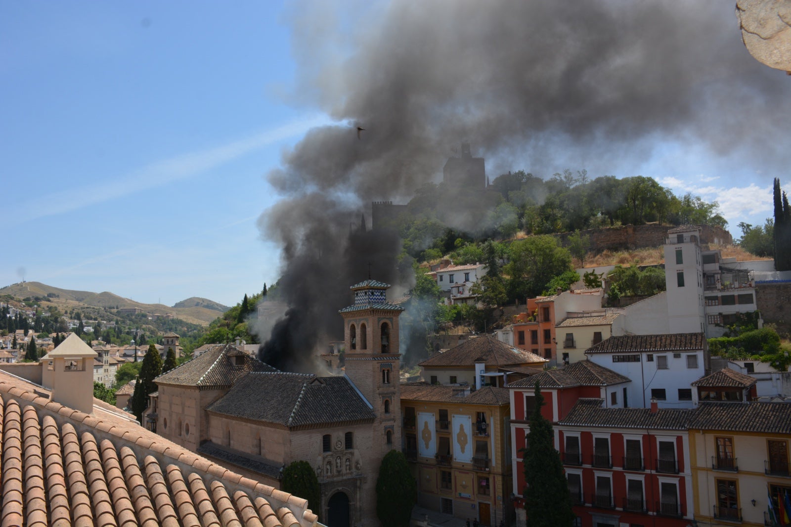 Las espectaculares imágenes del incendio desde el Albaicín