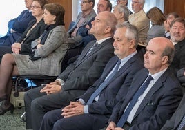 Los expresidentes andaluces del PSOE, Chaves y Griñán, en el juicio de los ERE junto a otros condenados