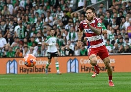 Tsitaishvili persigue un balón contra el Racing.