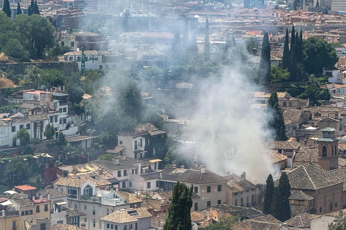 Las espectaculares imágenes del incendio desde el Albaicín