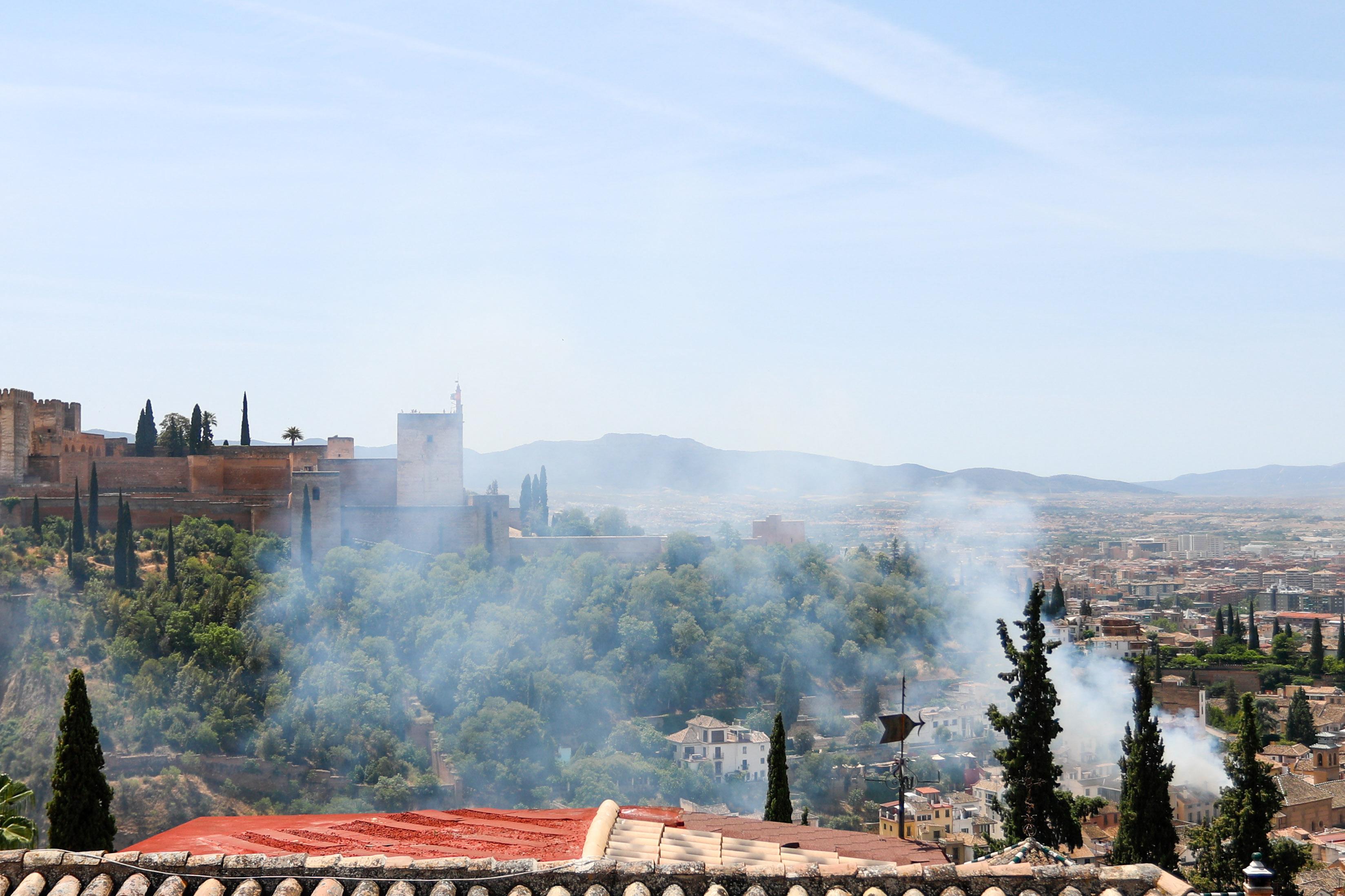 Las espectaculares imágenes del incendio desde el Albaicín