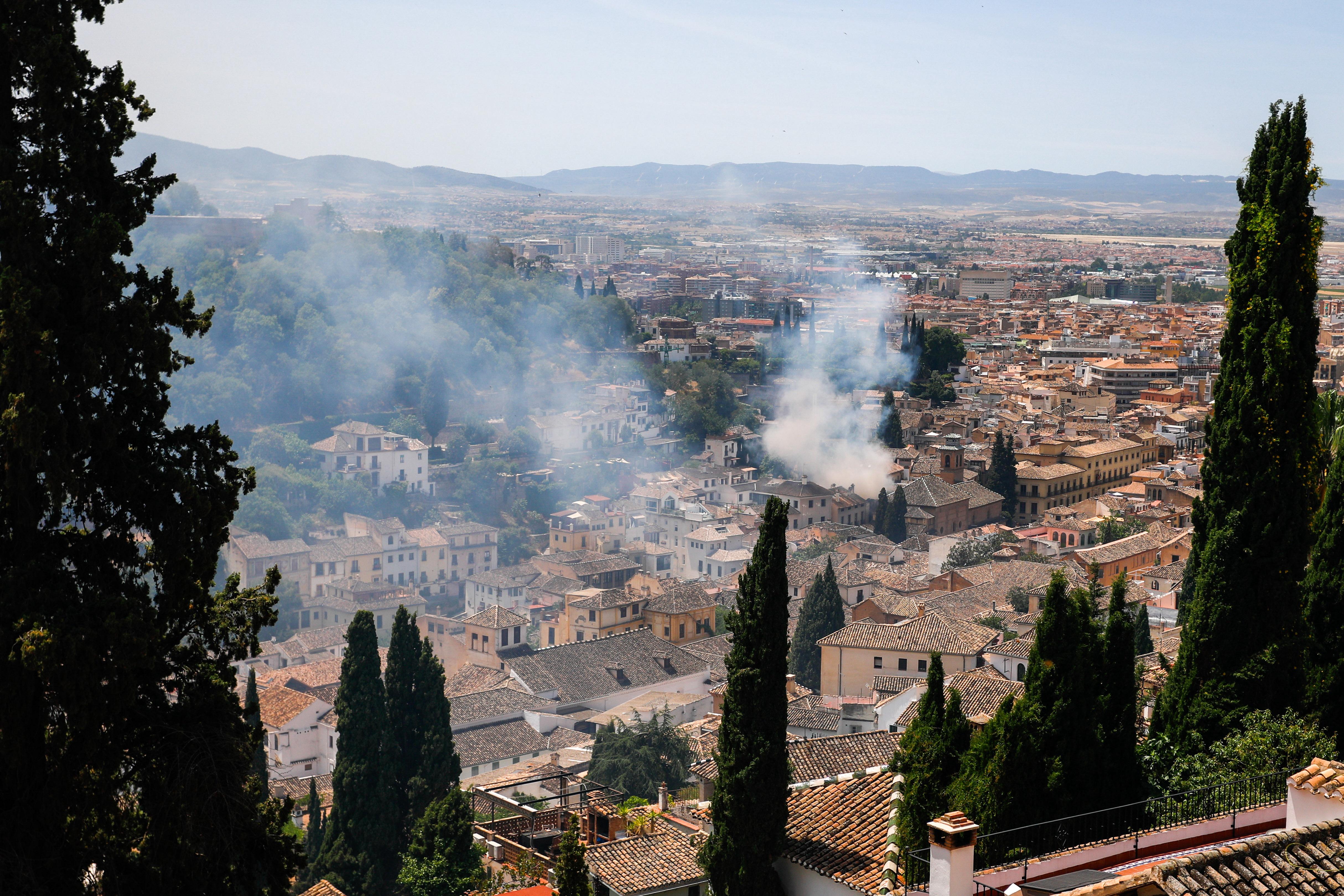 Las espectaculares imágenes del incendio desde el Albaicín