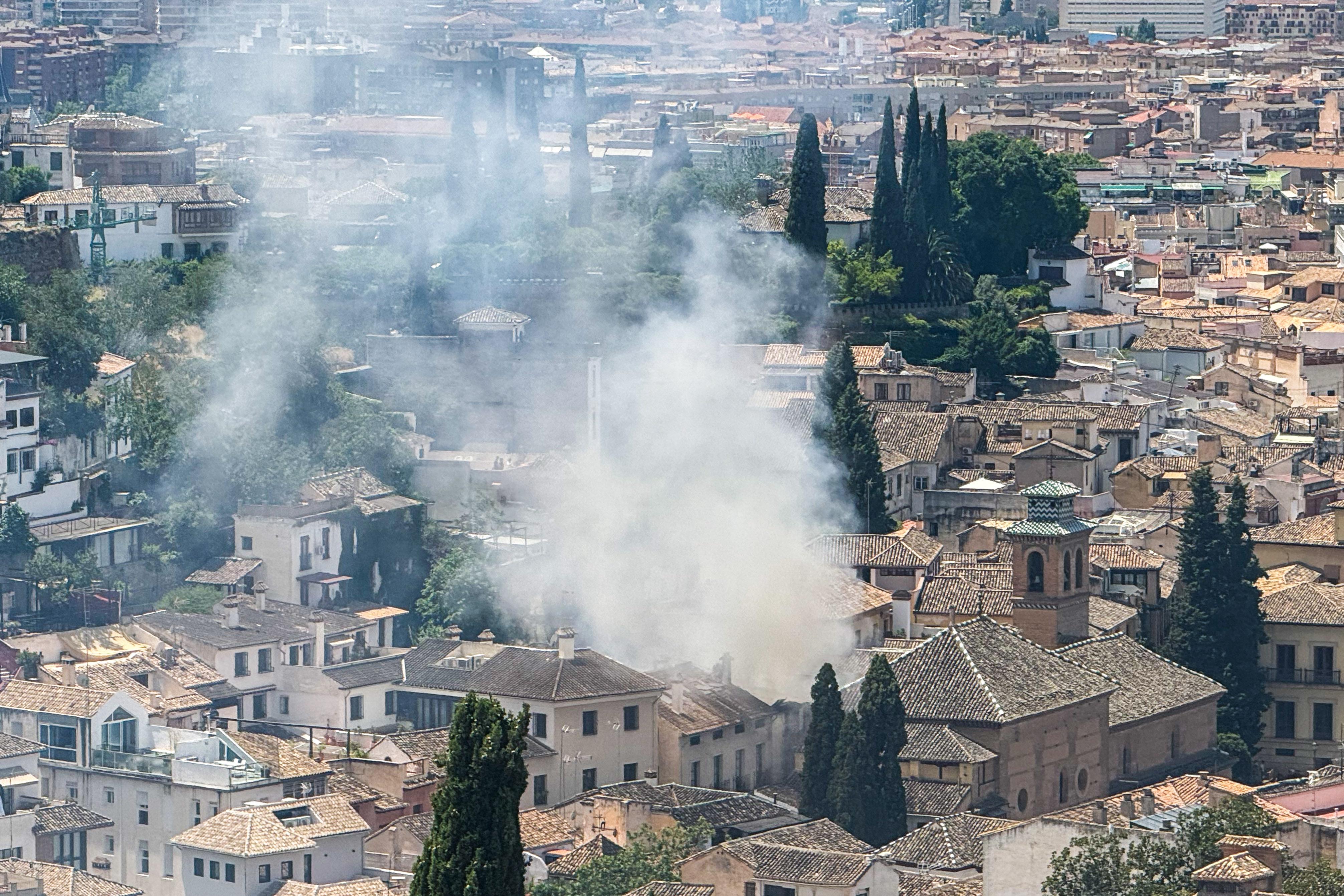 Las espectaculares imágenes del incendio desde el Albaicín