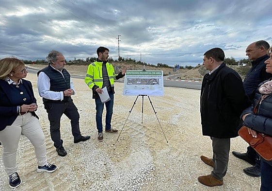 Visita de Paco Reyes y varios concejales del Ayuntamiento de Jaén a las obras, en el mes de marzo.