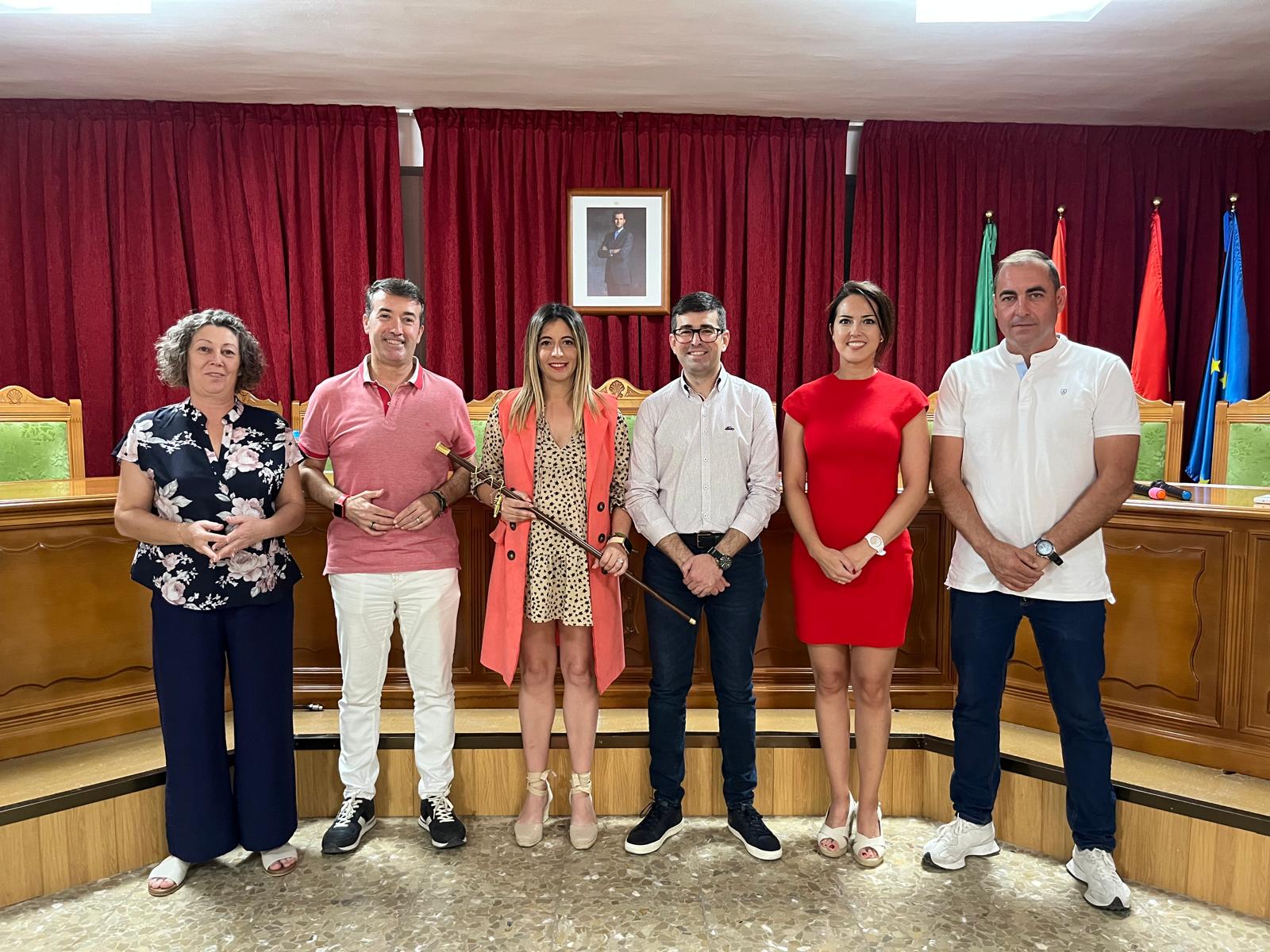 Isabel Martínez junto a su equipo de concejales.
