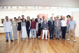Foto de grupo durante la inauguración de la muestra.