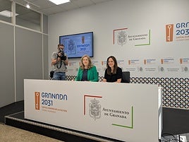 Beatriz Sánchez Agustino junto a Mónica Rodríguez en su comparecencia de este miércoles.