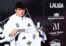 Pablo Sáenz, con la camiseta del Albacete.