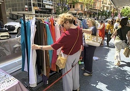 Clientes en un establecimiento del centro.
