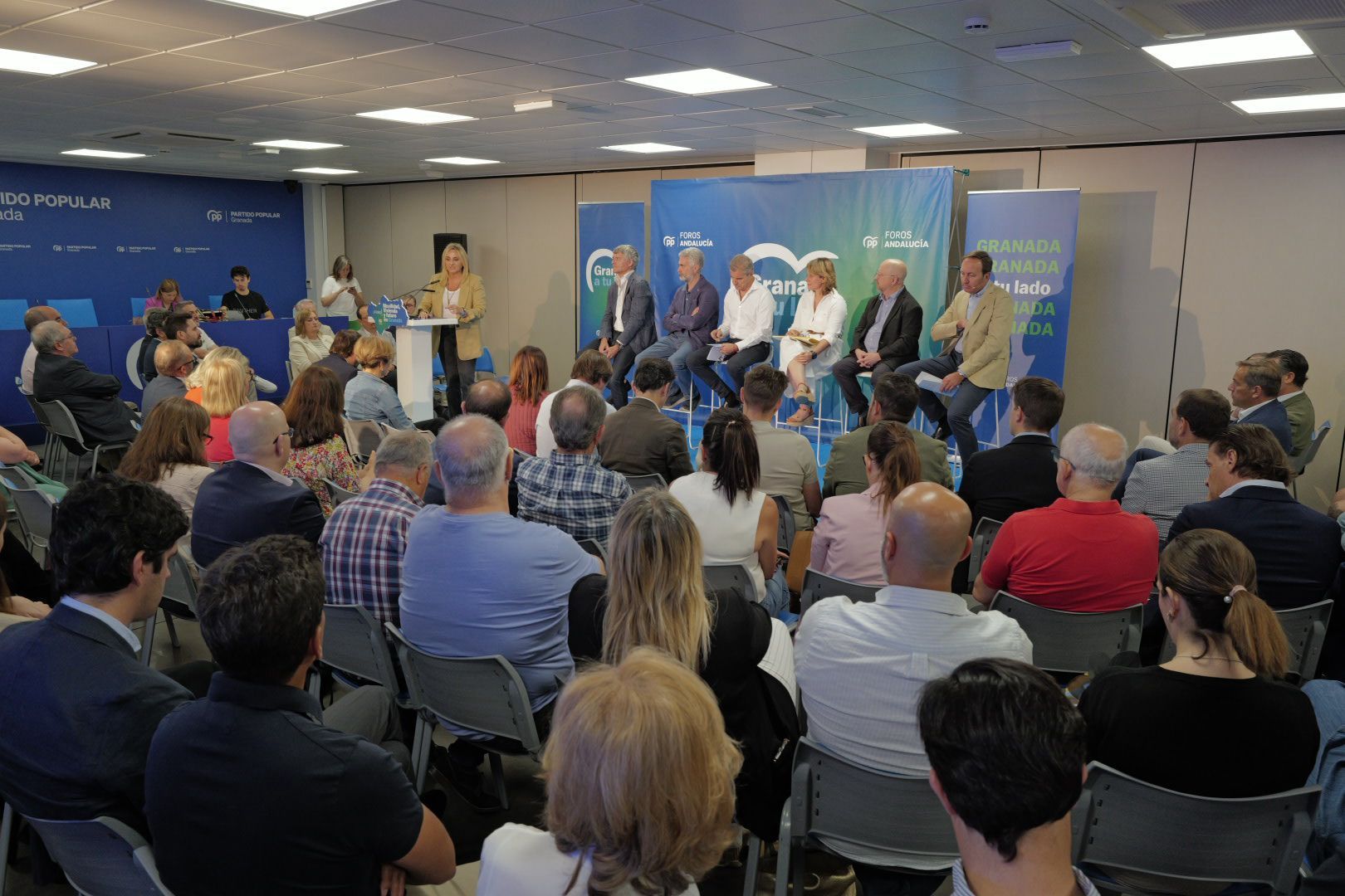 La alcaldesa de Granada interviene en el foro.