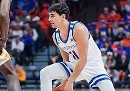 Álvaro Cárdenas, con la camiseta de los Broncos de la NCAA.