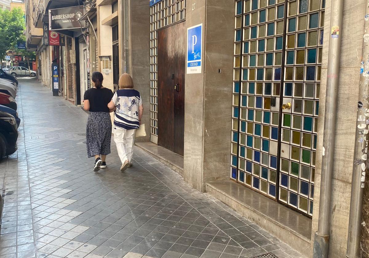 El encapuchado de granada se hospedaba en un hostal en la misma zona que atracaba | ideal