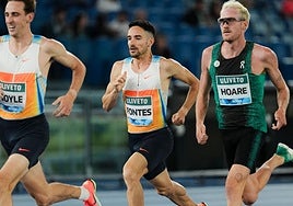 Ignacio Fontes corre entre dos rivales en la Diamond League de Roma.