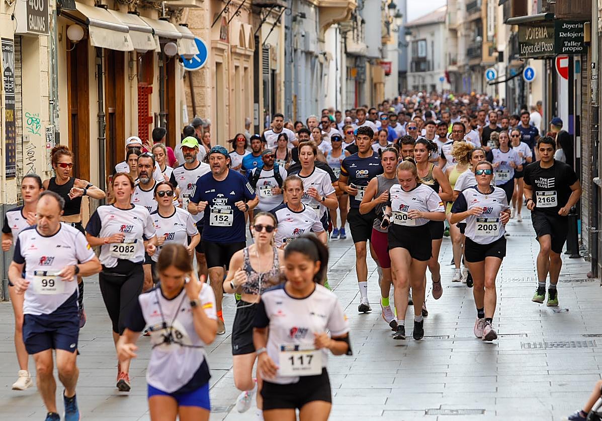 Participantes por el centro de la ciudad.