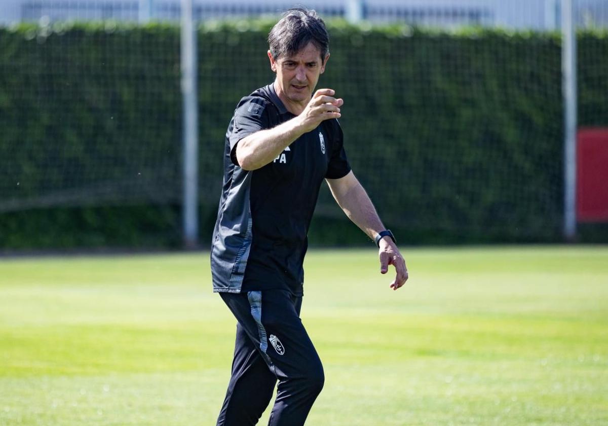 «No vendrán jugadores de renombre pero sí con pasión y ambición»