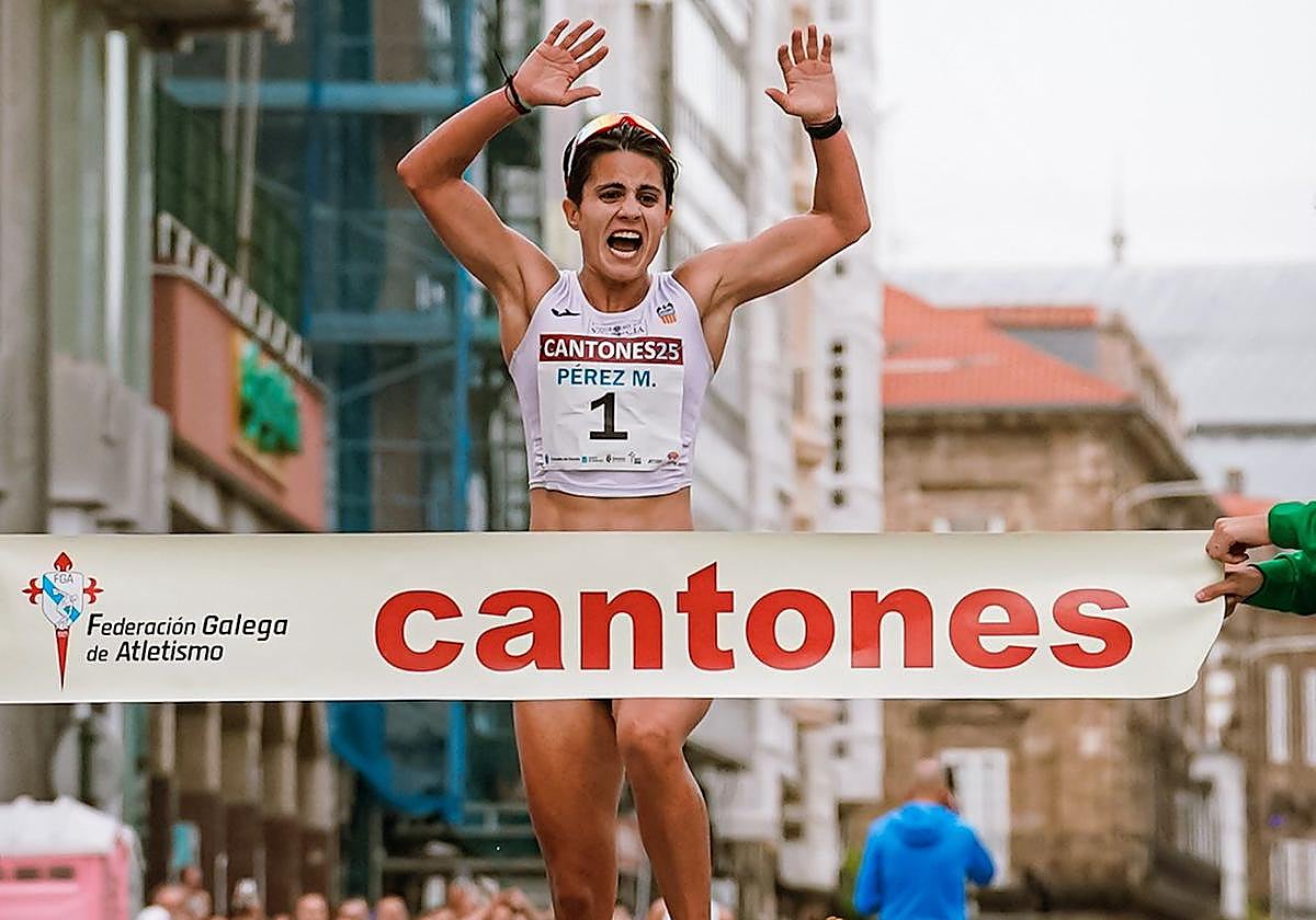 María Pérez cruza la meta en Coruña.