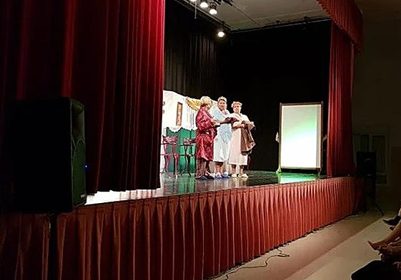 Imagen de archivo de una obra de teatro representada por mujeres.