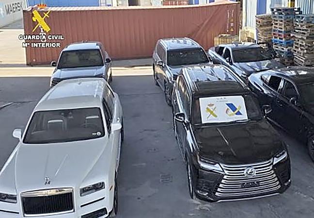 Coches intervenidos por la Guardia Civil en Algeciras.