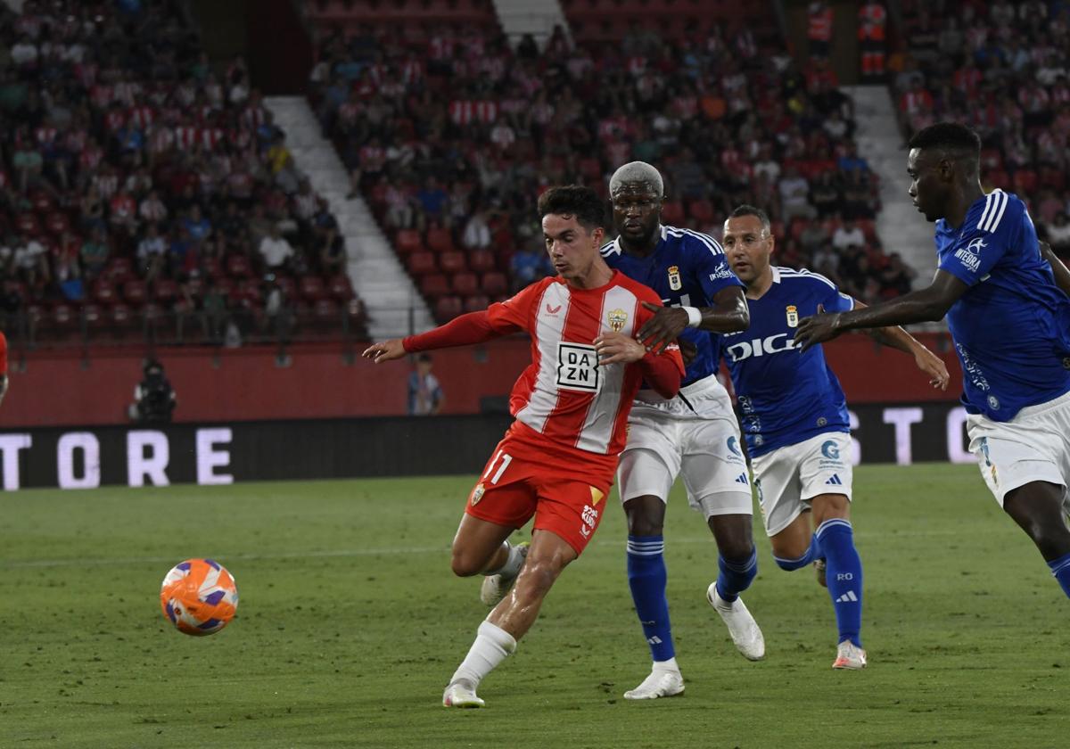 El Almería cae herido pero no vencido