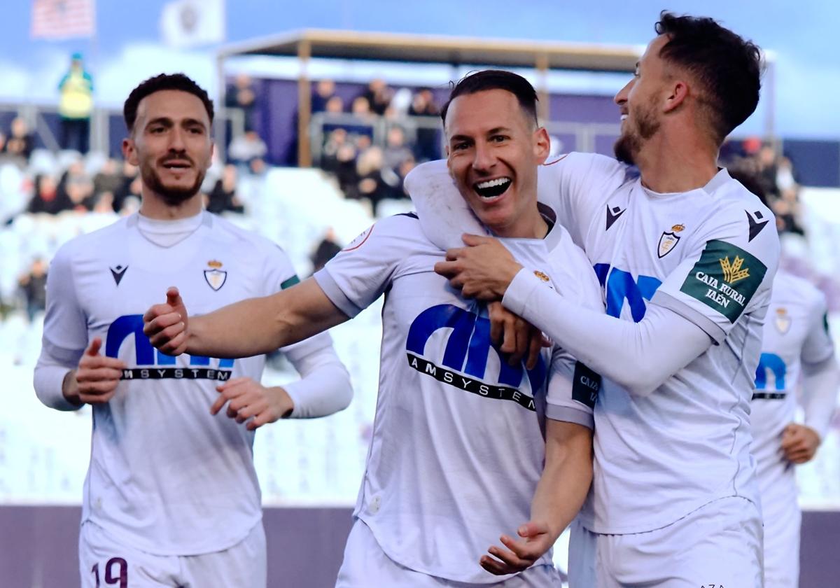 El Real Jaén recibe al Torre del Mar con la obligación de ganar
