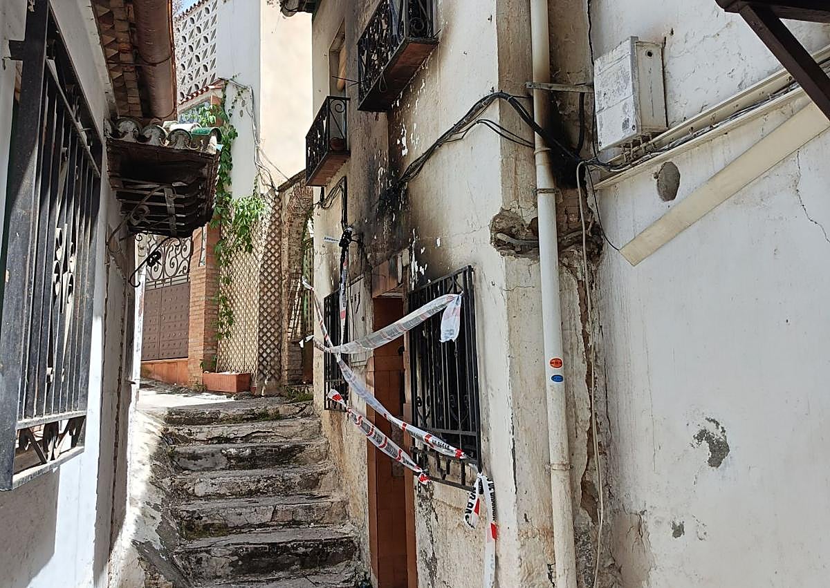Imagen secundaria 1 - Estado en el que ha quedado la vivienda tras el incendio.