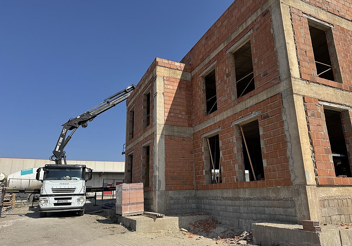 El parque de bomberos de Níjar se acerca a su puesta en funcionamiento
