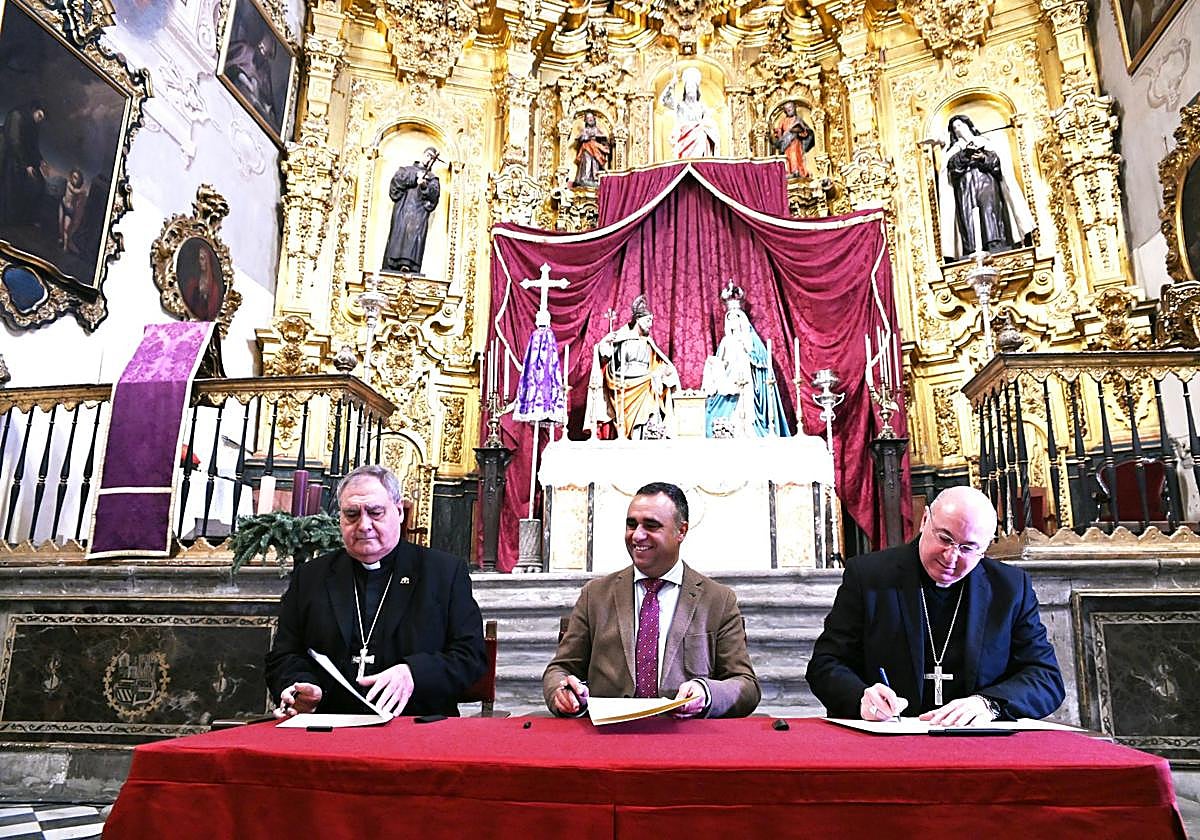 Firma del convenio entre la Diputación y las diócesis granadinas.