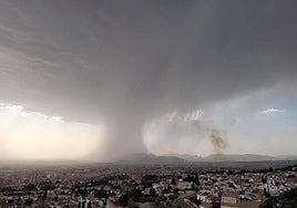 Tormenta durante la tarde del domingo vista desde San Miguel Alto