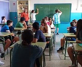 Más de 350 adolescentes combaten el tabaquismo y el vapeo en Almuñécar y La Herradura