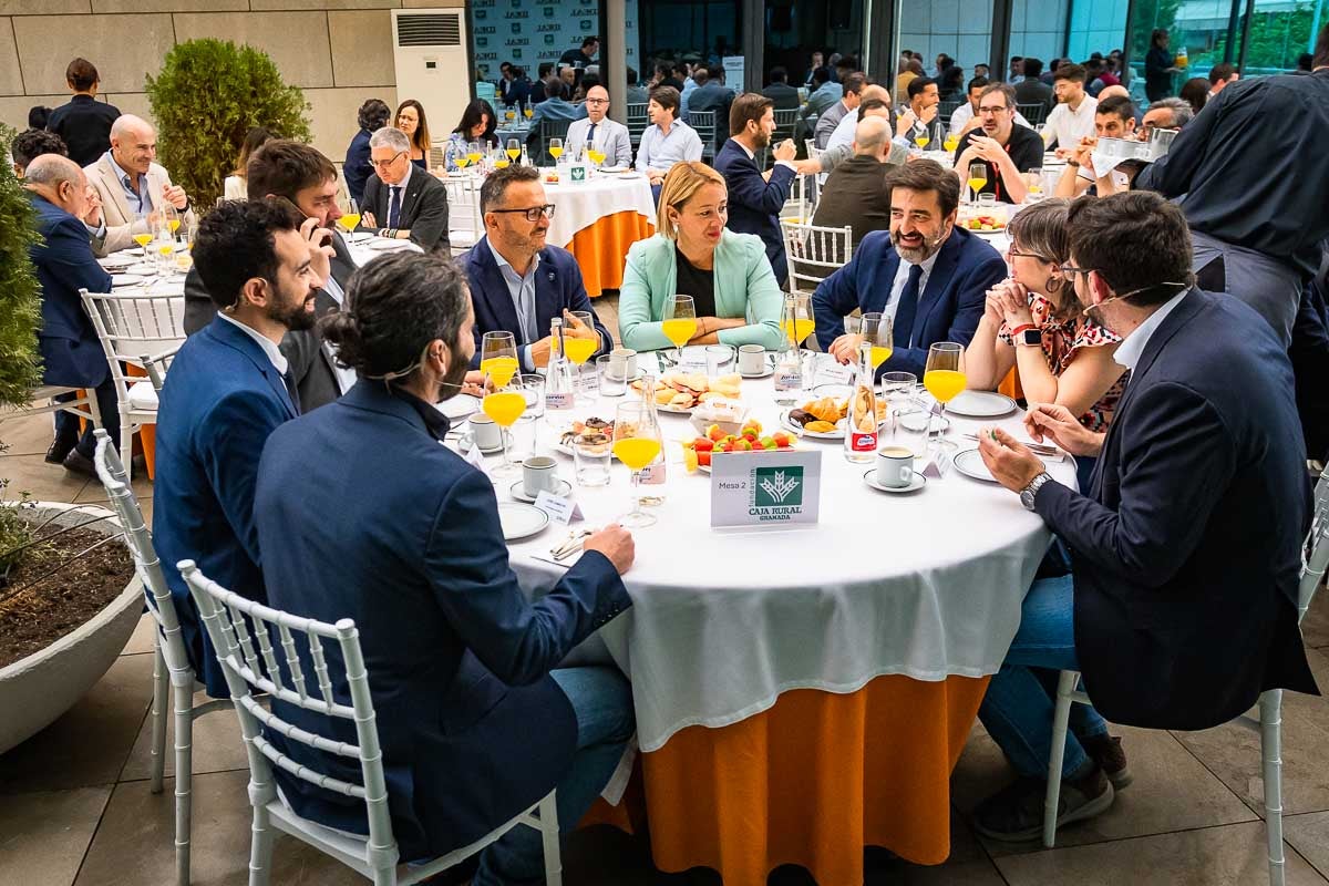 Las imágenes del desayuno informativo de IDEAL sobre la IA en la empresa