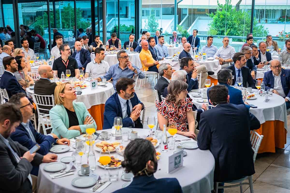 Las imágenes del desayuno informativo de IDEAL sobre la IA en la empresa