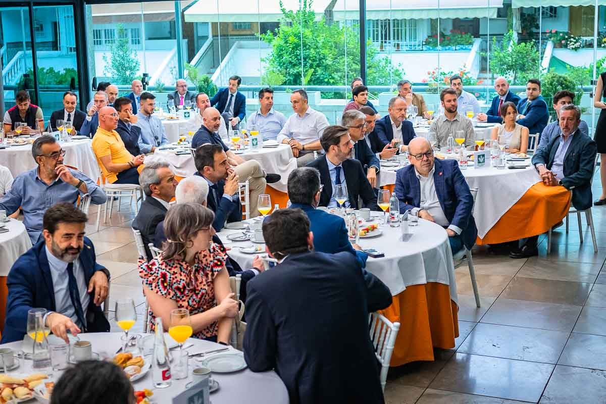Las imágenes del desayuno informativo de IDEAL sobre la IA en la empresa