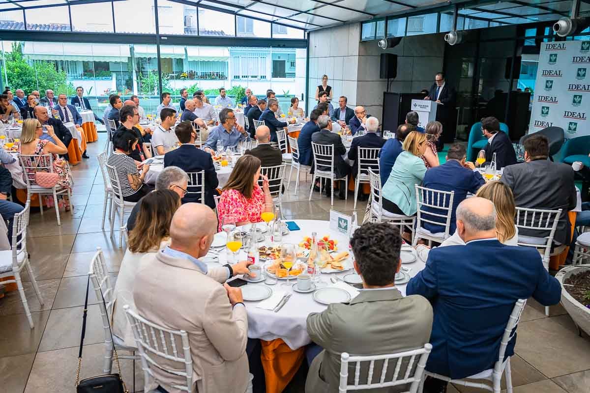 Las imágenes del desayuno informativo de IDEAL sobre la IA en la empresa