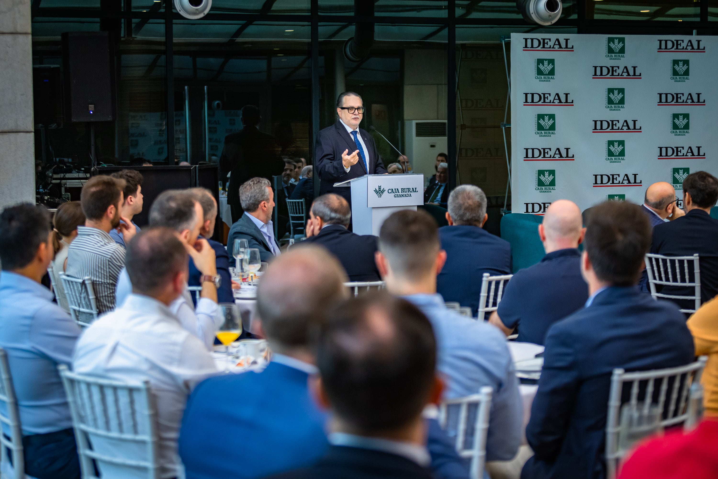Las imágenes del desayuno informativo de IDEAL sobre la IA en la empresa