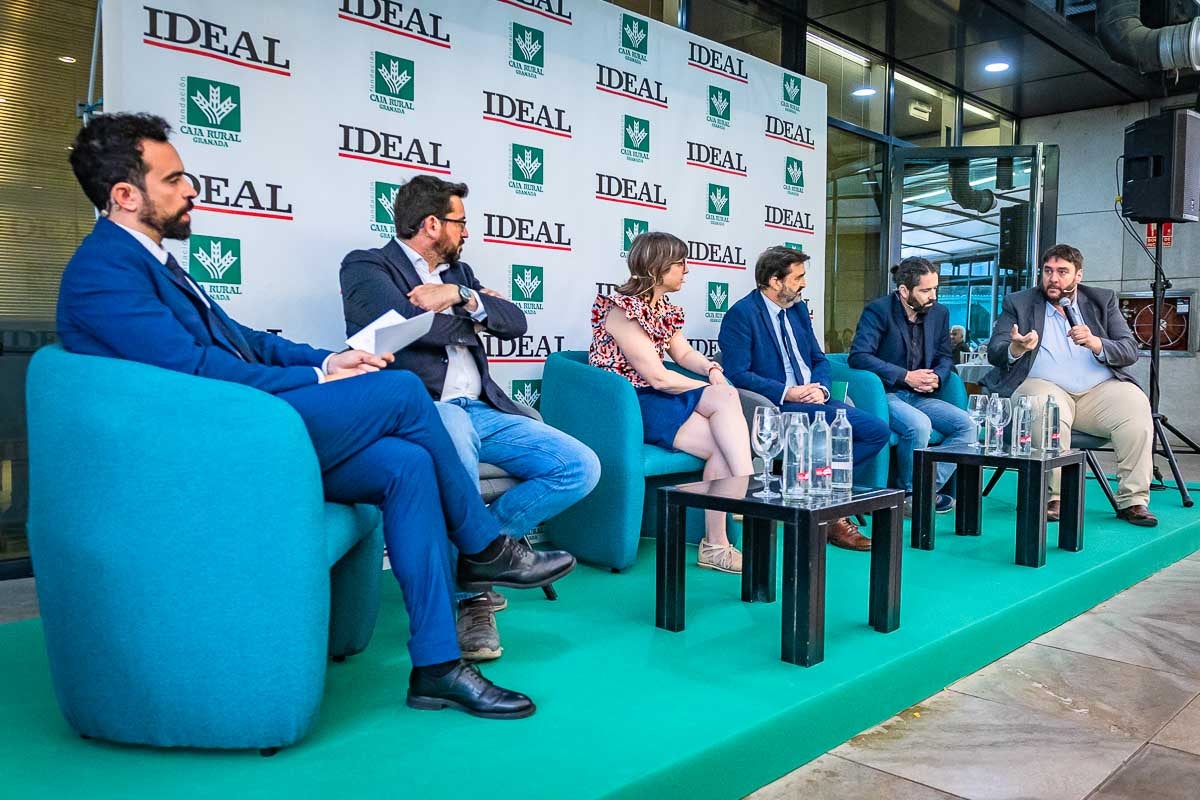 Las imágenes del desayuno informativo de IDEAL sobre la IA en la empresa