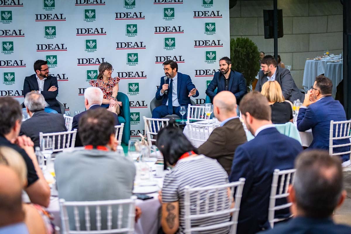 Las imágenes del desayuno informativo de IDEAL sobre la IA en la empresa