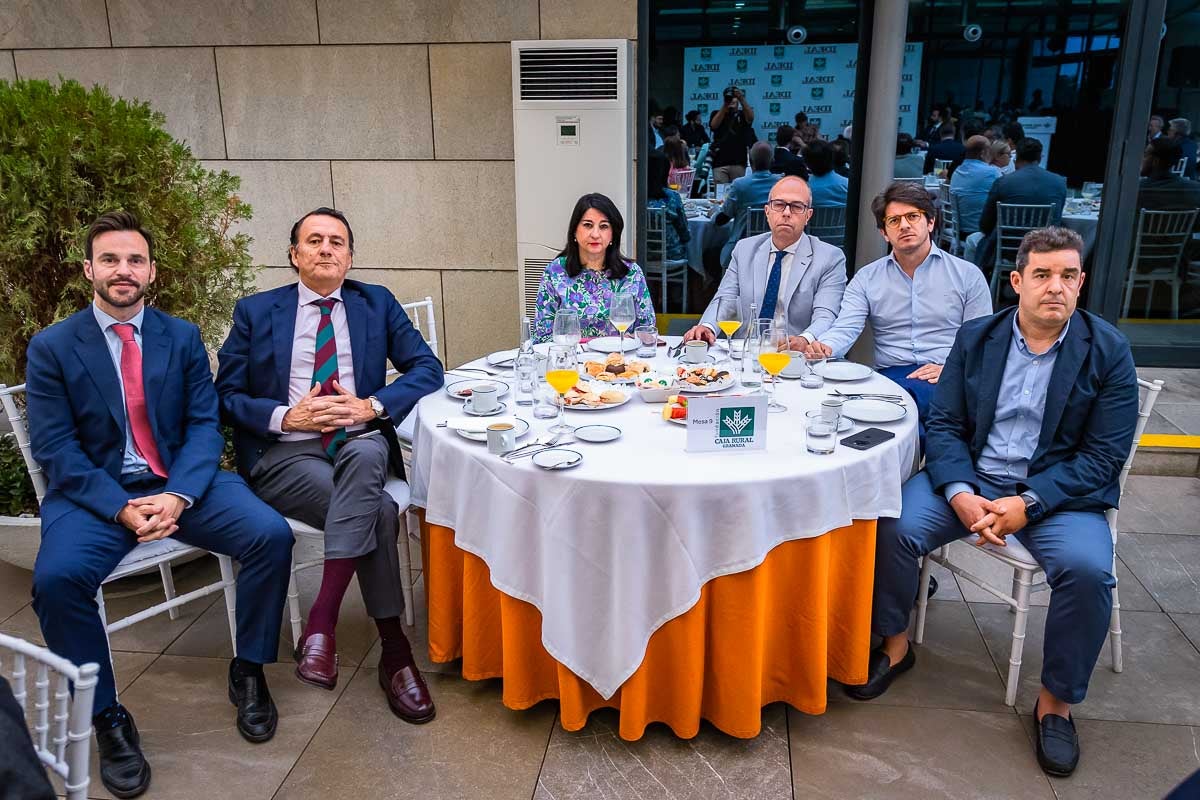 Las imágenes del desayuno informativo de IDEAL sobre la IA en la empresa