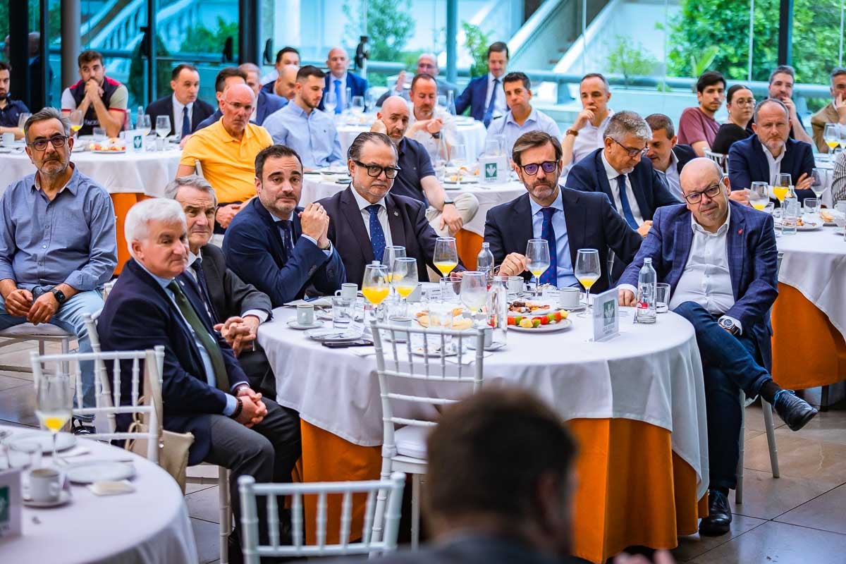 Las imágenes del desayuno informativo de IDEAL sobre la IA en la empresa