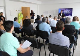El concejal de Industria, Empresa y Empleo, Raúl Caro-Accino explica la nueva convocatoria de ayudas