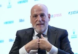 Javier Tebas considera «mala suerte» que el Almería no pueda tener a Luis Suárez.