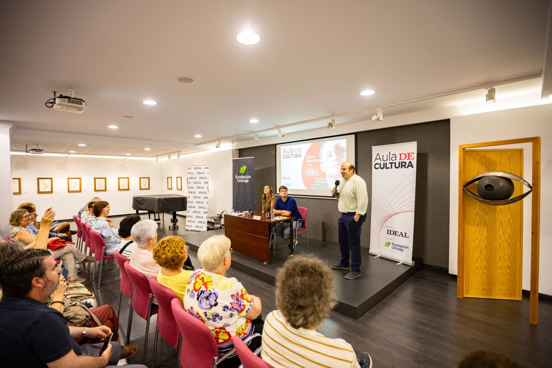 Galería: Jaime Riba en el Aula de Cultura de IDEAL
