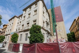 La fachada del edificio de Villamena donde se construye el Gran Hotel Claridge.