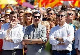 El presidente de la Junta y líder del PP-A, Juanma Moreno, el domingo en la concentración de su partido en Madrid.