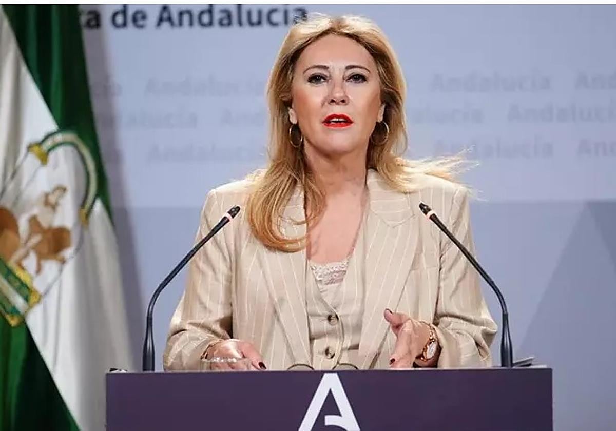 La consejera de Economía, Hacienda y Fondos Europeos y portavoz del Gobierno andaluz, Carolina España, en la rueda de prensa posterior a la reunión del Consejo de Gobierno.