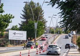 La entrada ha reabierto, aunque las obras dle puente aún no han concluido.