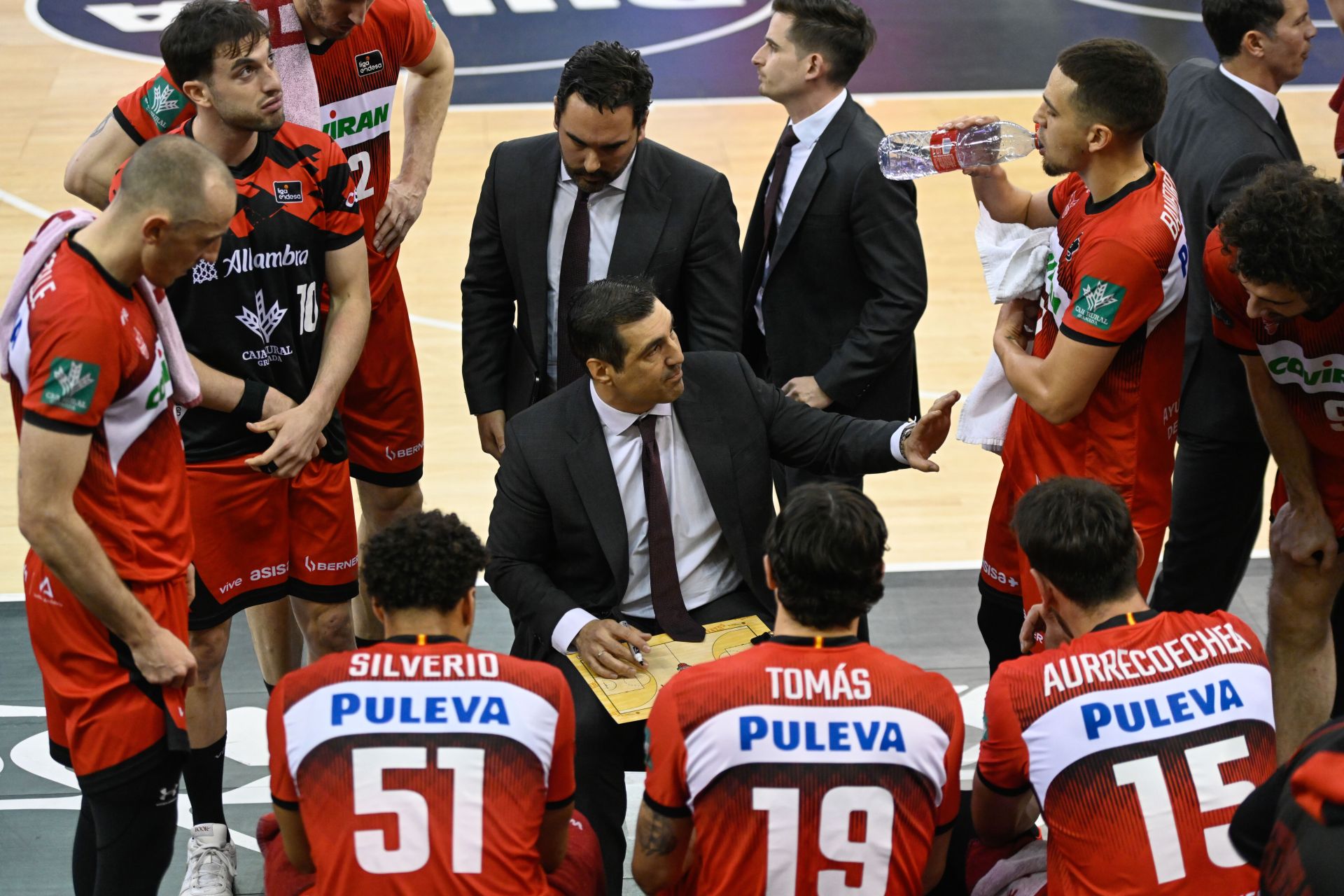 Pablo Pin, junto a sus ayudantes más directos Alberto 'Zamo' Fernández y Arturo Ruiz.