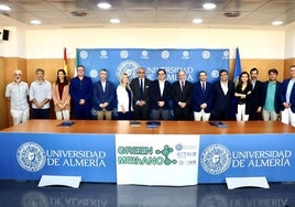 Foto de familia del acto de la puesta en marcha de la Cátedra 'Green Methanol'.