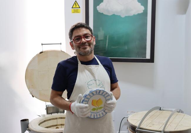Antonio Aguilera en su taller.