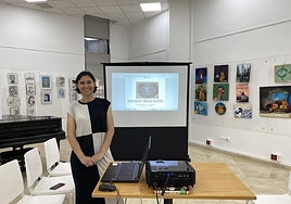 La directora de la actividad momentos antes del comienzo de la misma.