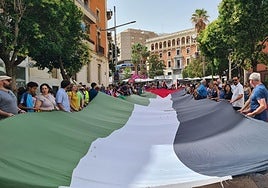 Imagen de la concentración en la calle Roldán y Marín.